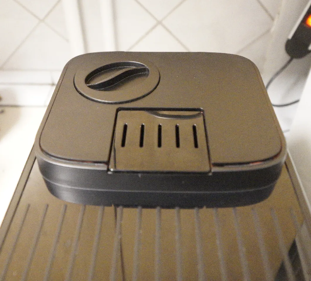 DeLonghi Magnifica Evo hava geçirmez kapak — fotoğraf 1