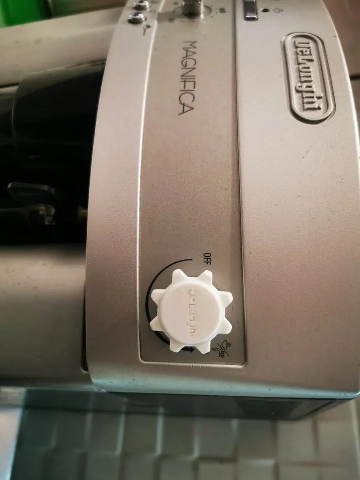 DeLonghi Magnifica düğmesi v2 — fotoğraf 1