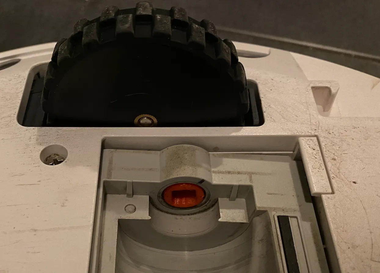 Roborock S6 ana fırça dişlisi — fotoğraf 1