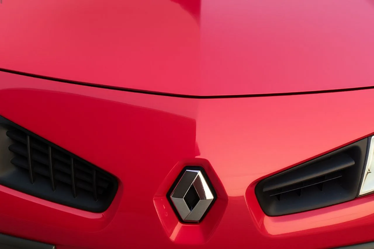Renault Megane 2 radyatör ızgarası — fotoğraf 1