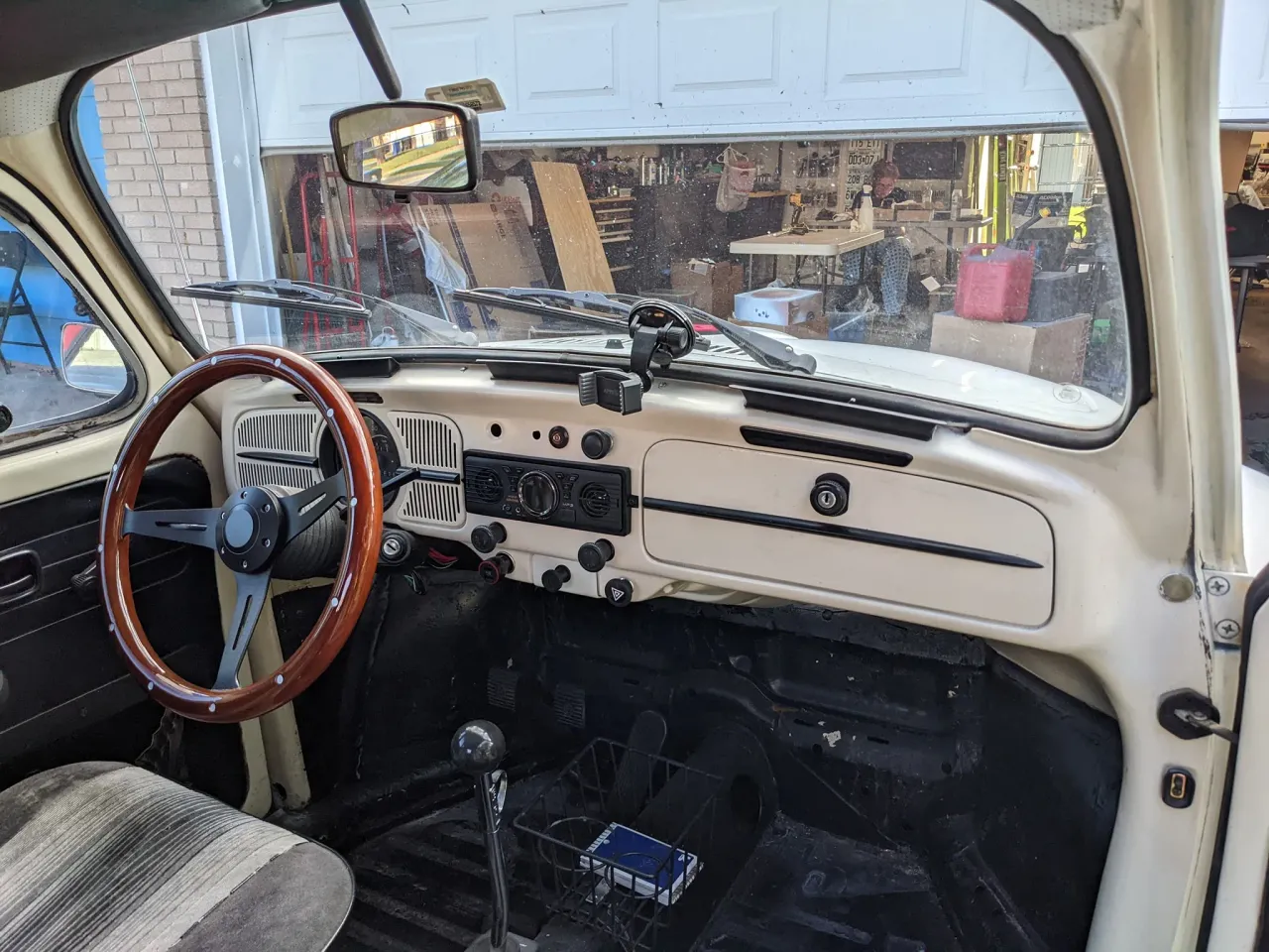 VW Beetle Type 1 hava soğutmalı tek DIN radyo — fotoğraf 1