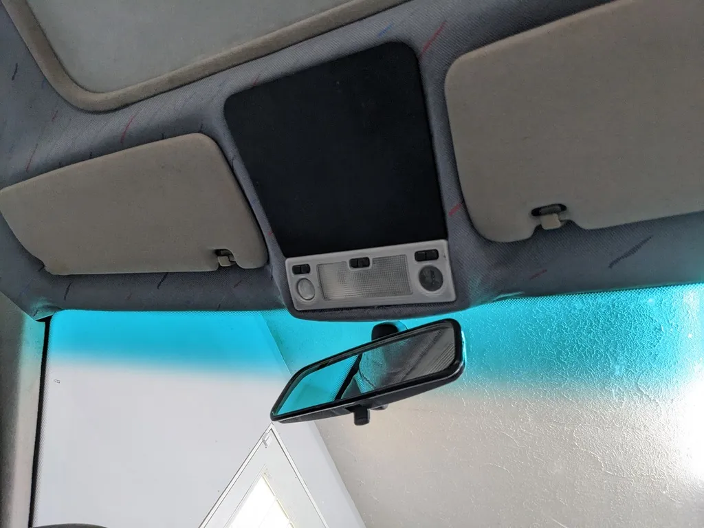 BMW E36 tavan motoru kapağı — fotoğraf 1