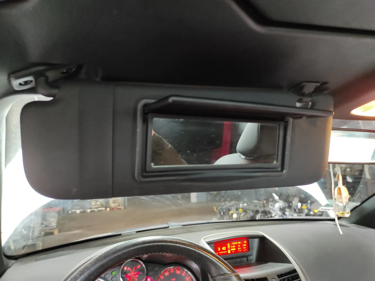 Peugeot 207 CC güneşlik/torpido kapağı — fotoğraf 1