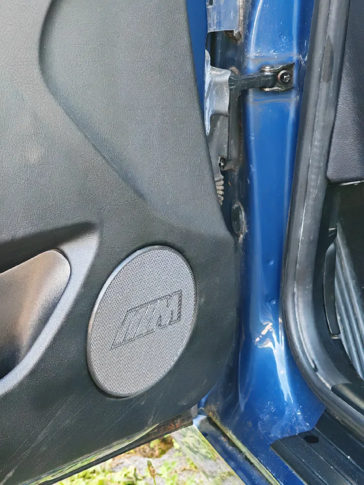 BMW E46 Compact hoparlör kapağı — fotoğraf 1