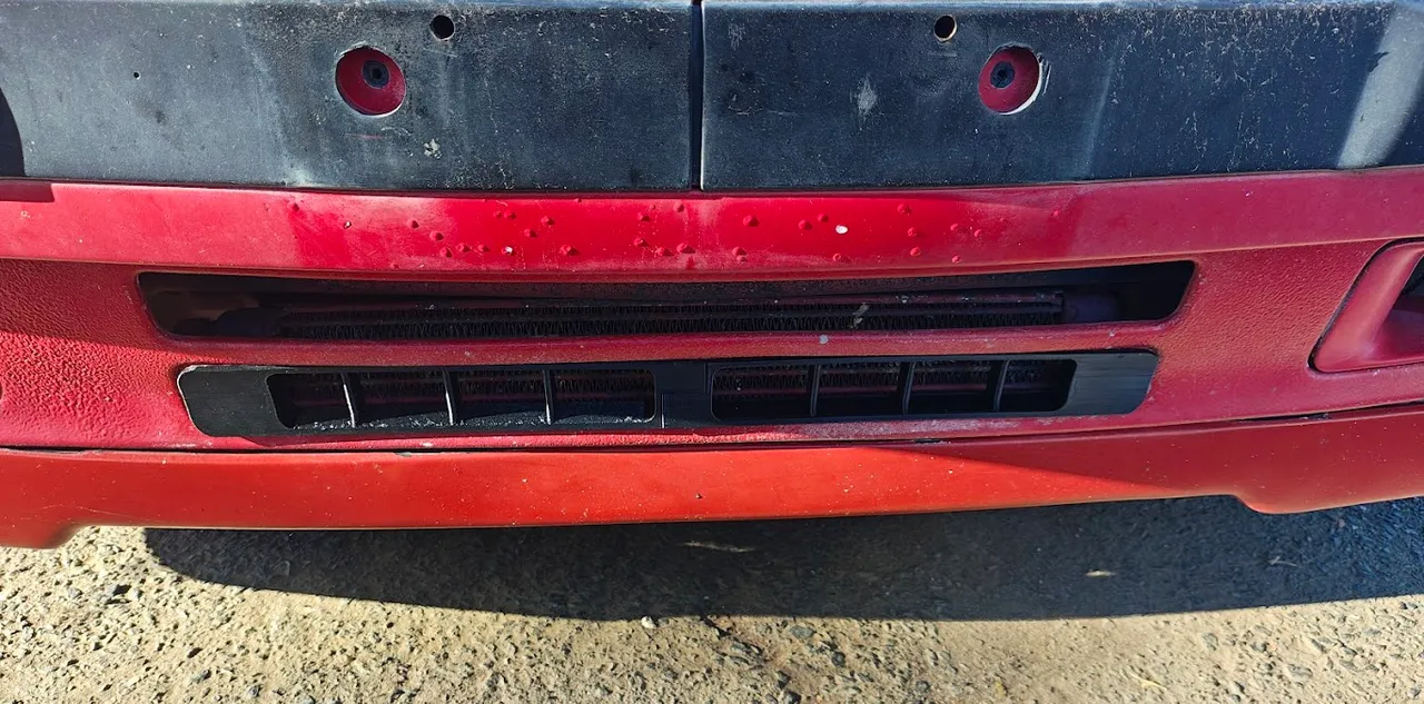 BMW E30 ön panel ızgarası — fotoğraf 1