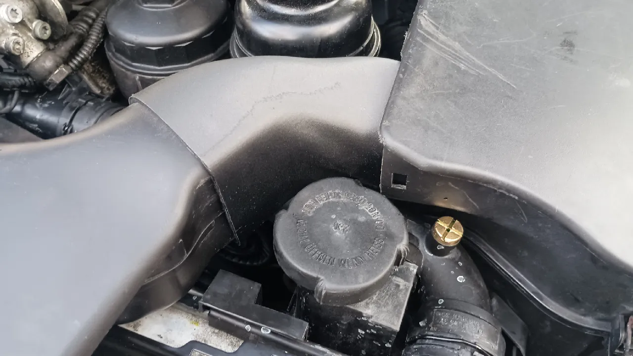 BMW E46 M54 motor hava kanalı (13717509118) — fotoğraf 1