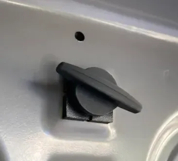BMW bagaj kapağı alet kutusu somunu (E39/E60/E38/E65/E66) — fotoğraf 1