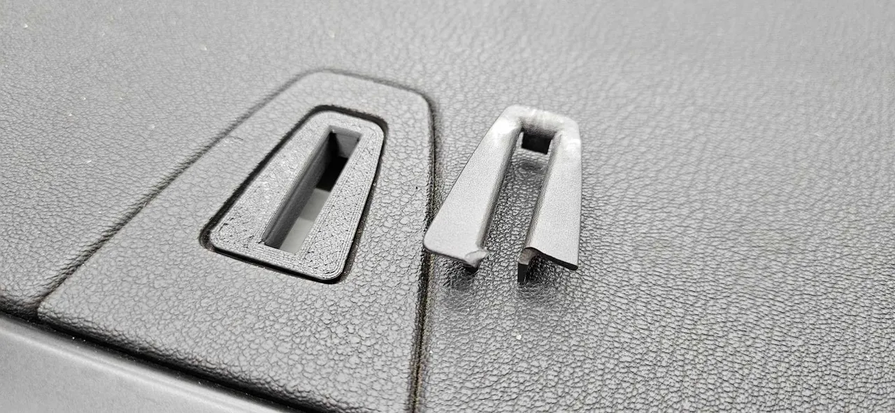 BMW Z4 E89 arka tavan kilit kapağı — fotoğraf 1